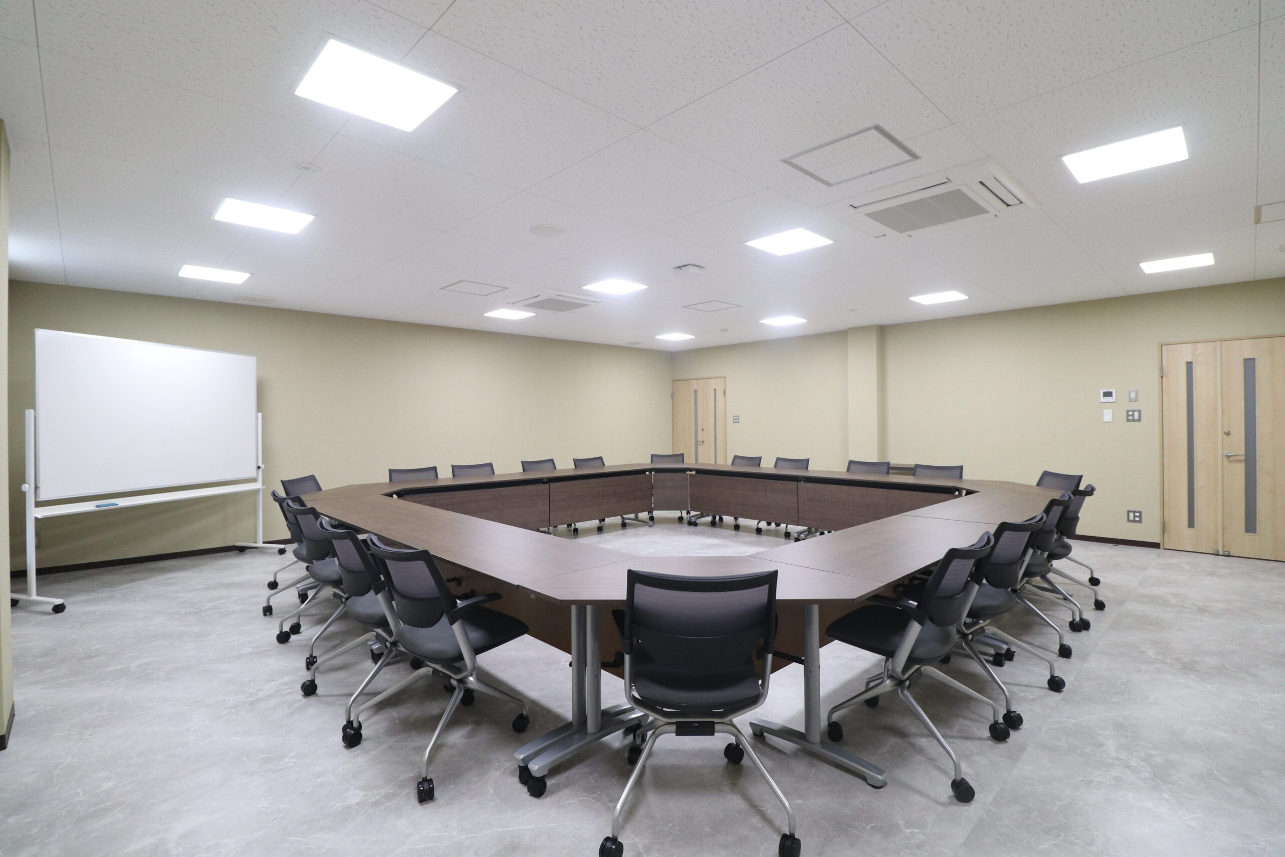 香川県高松市事務所改修会議室