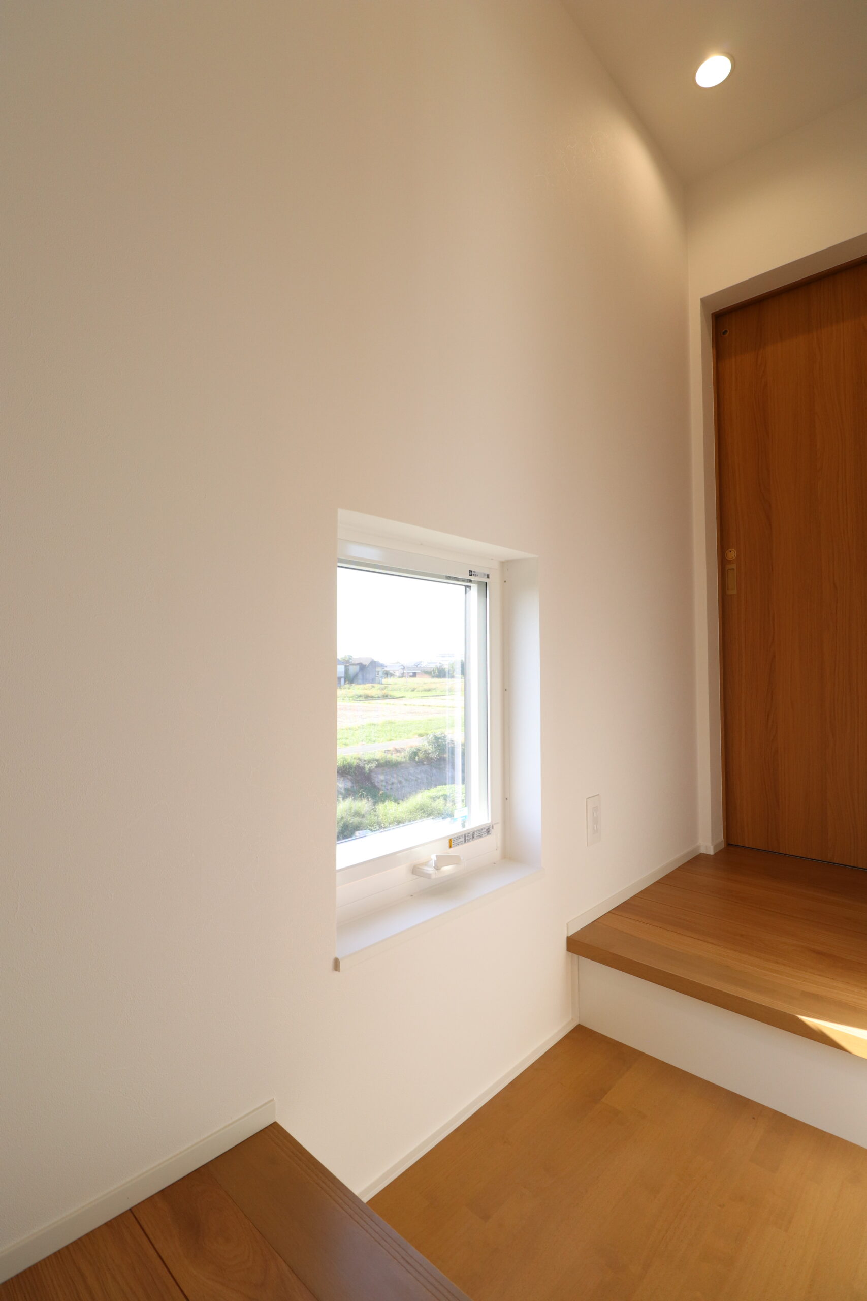 香川県高松市階段窓